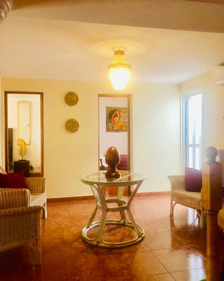 Gran Casa Con Terraza A 3 Min Playa Con Wifi - Rodeada De Servicios Roquetas de Mar Bagian luar foto