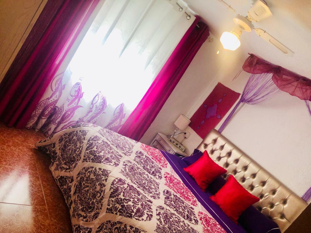 Gran Casa Con Terraza A 3 Min Playa Con Wifi - Rodeada De Servicios Roquetas de Mar Bagian luar foto